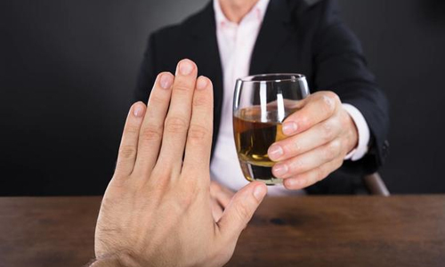 贫血不能喝酒