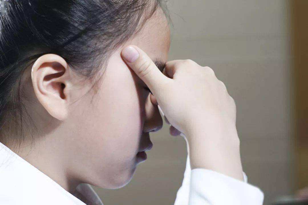按揉穴位预防老花眼