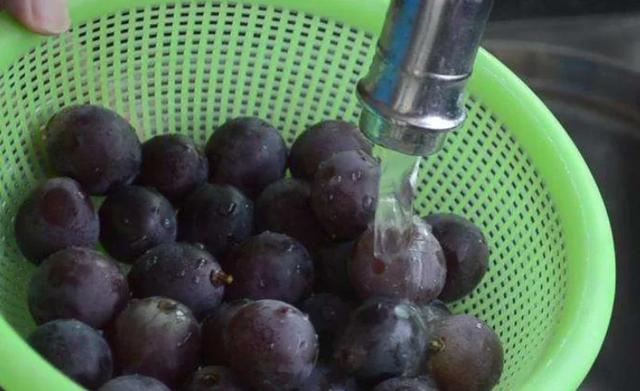 吃葡萄前要洗干净