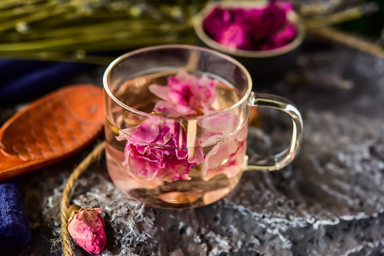 月季花茶具有美容养颜的功效