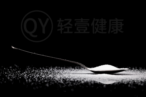 图怪兽_食盐促销黑白简约摄影图海报.png